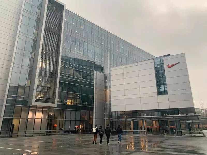 位于尚浦领世的耐克大中华区总部而双子塔项目,无论在建设体量还是