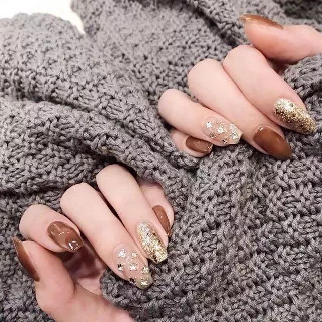 冬日来一款超暖的咖啡色美甲吧