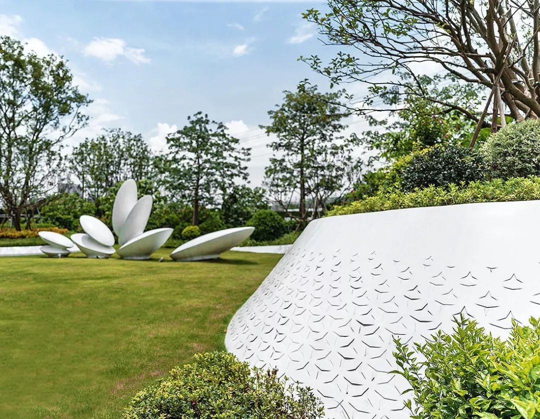 当天空遇见海洋绿地61阳江新里海玥公馆