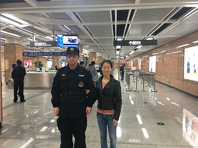 厦门荣航集团杨艳经理前往厦门地铁看望顶岗实训地铁安检学员