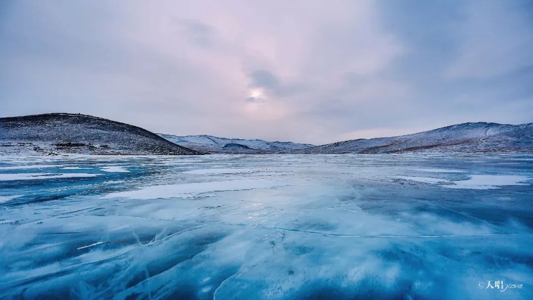 贝加尔湖结冰啦!这个童话般的冰雪仙境,一入冬就美成了天堂