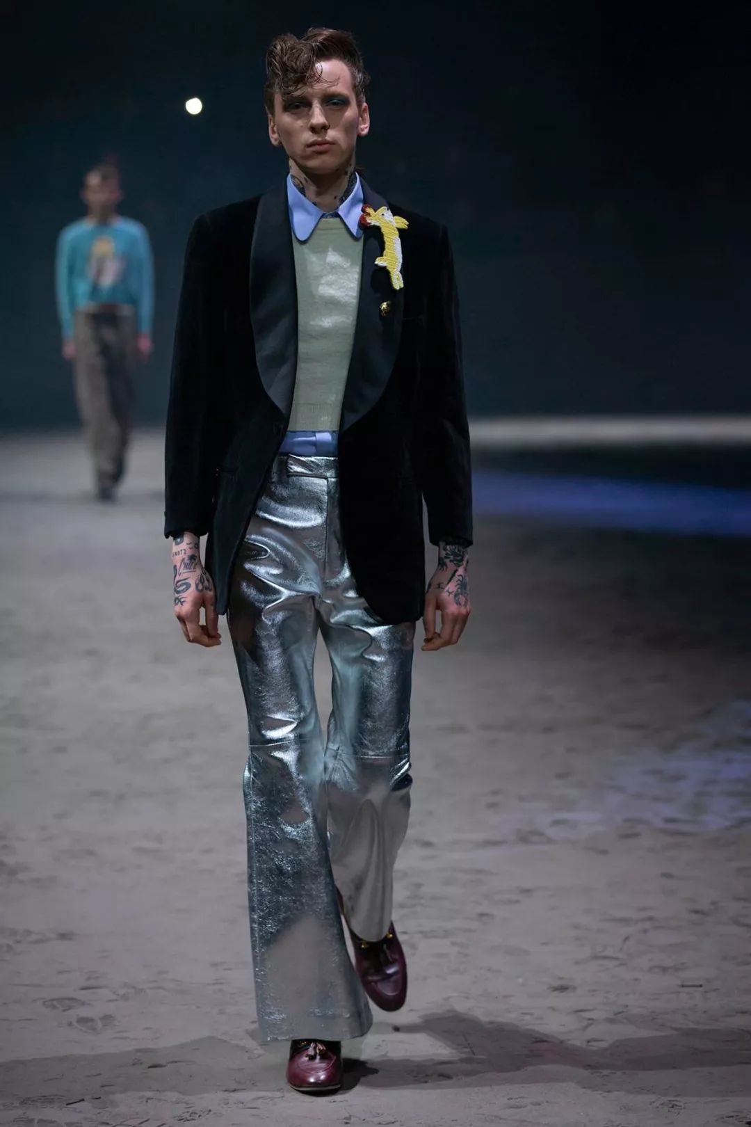 古驰gucci手写logo引争议网友明显是设计师没收到钱