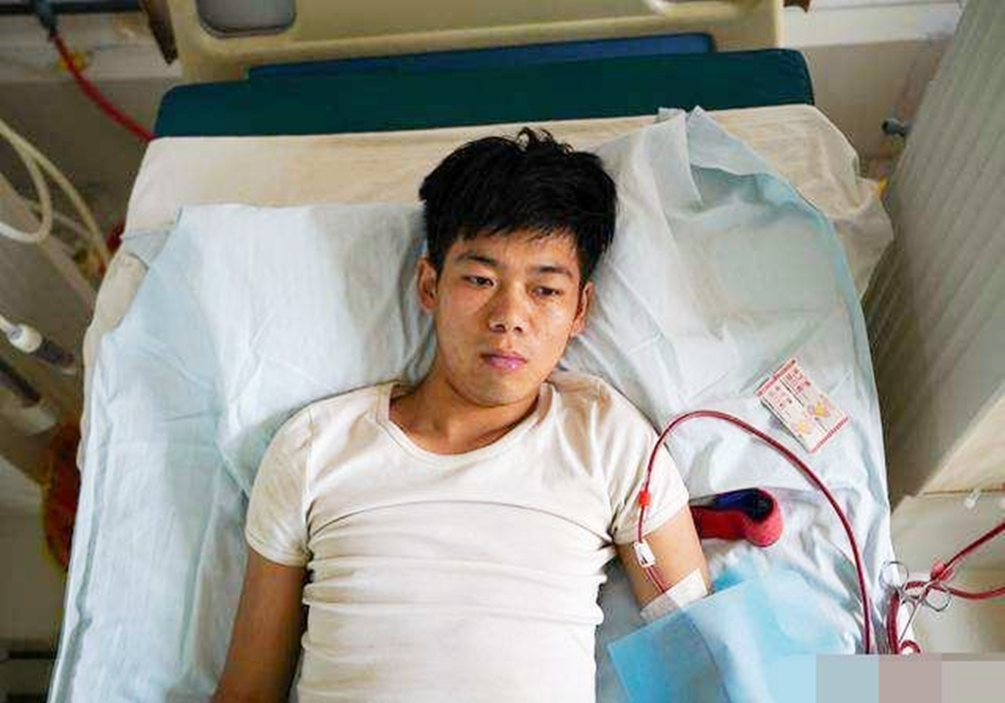 原创8年前那个卖肾买苹果手机的高中生现在过得怎样了