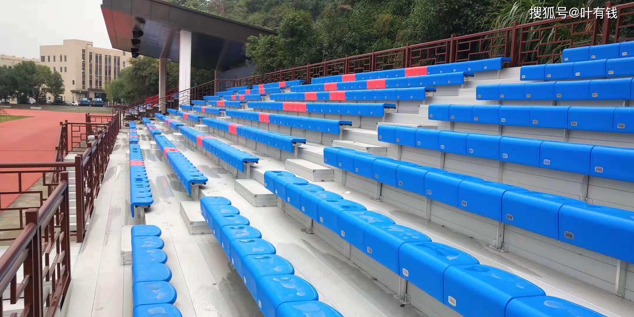 较传统水泥结构看台相比装配式金属结构看台优势明显