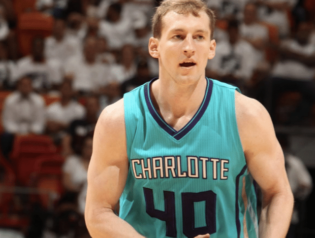 三弟叫做科迪-泽勒,相信很多球迷都曾经听过科迪这个名字.