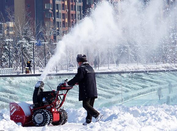 洒水车了嘛,不要忘记它临时充当消防车英勇救火的事迹,以及国庆大阅兵