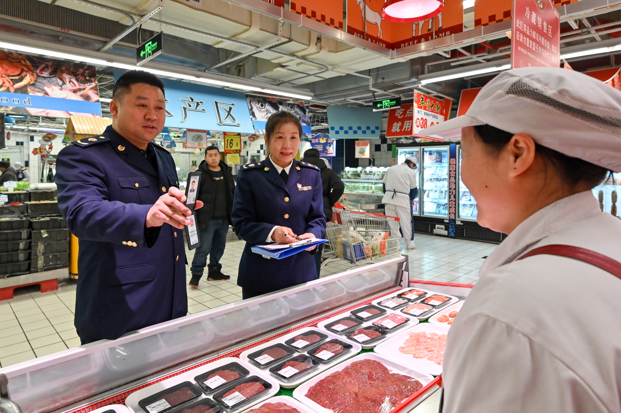 临沂市市场监管局突查大润发超市红旗路店