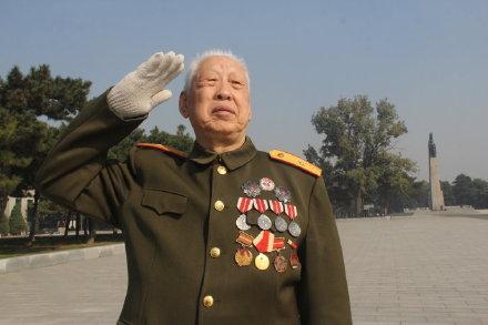 春节9旬将军寻找在朝鲜牺牲的恋人之亲属