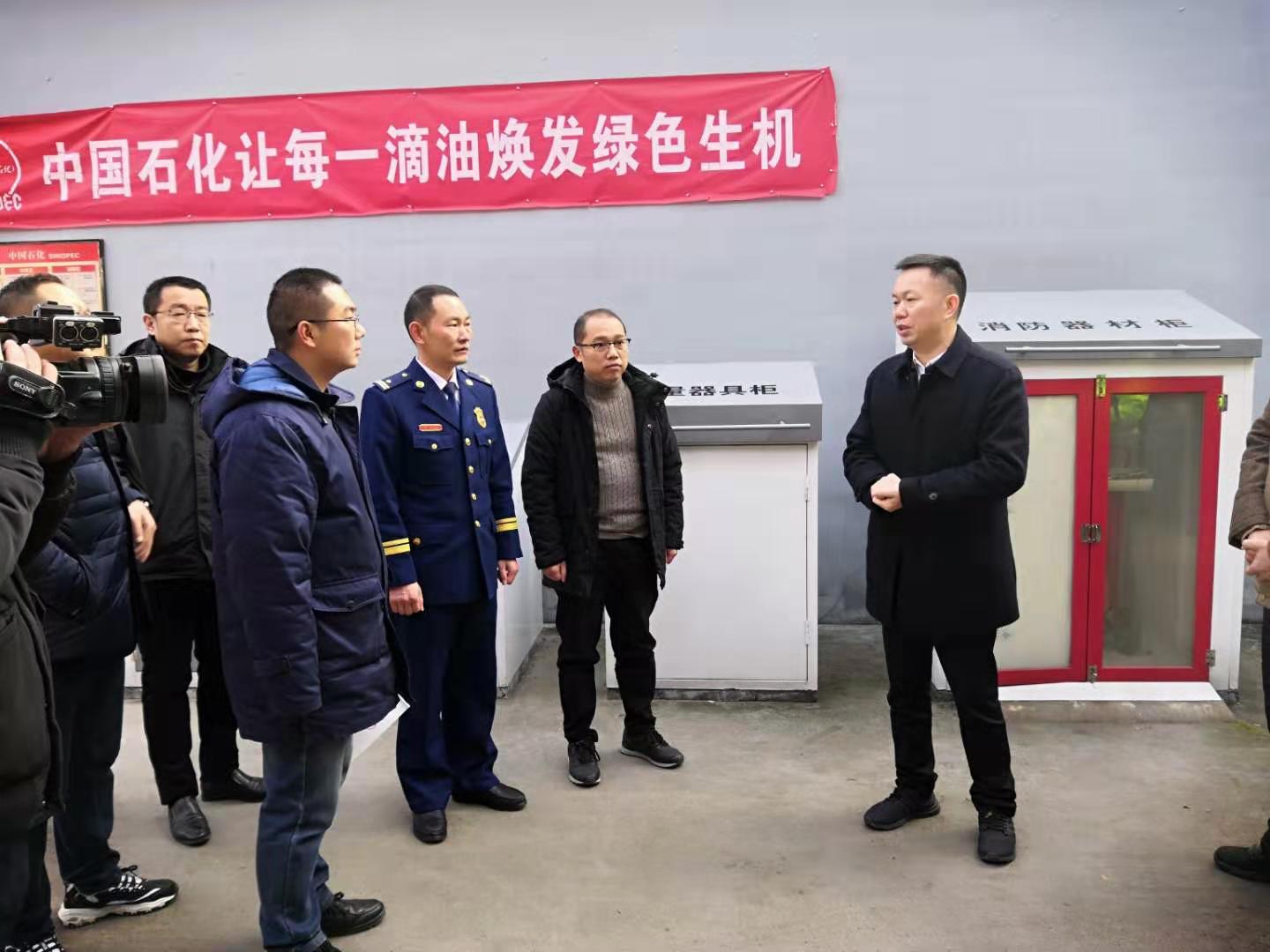 荆州市副市长监利县委书记黄镇检查加油站节前安全生产工作