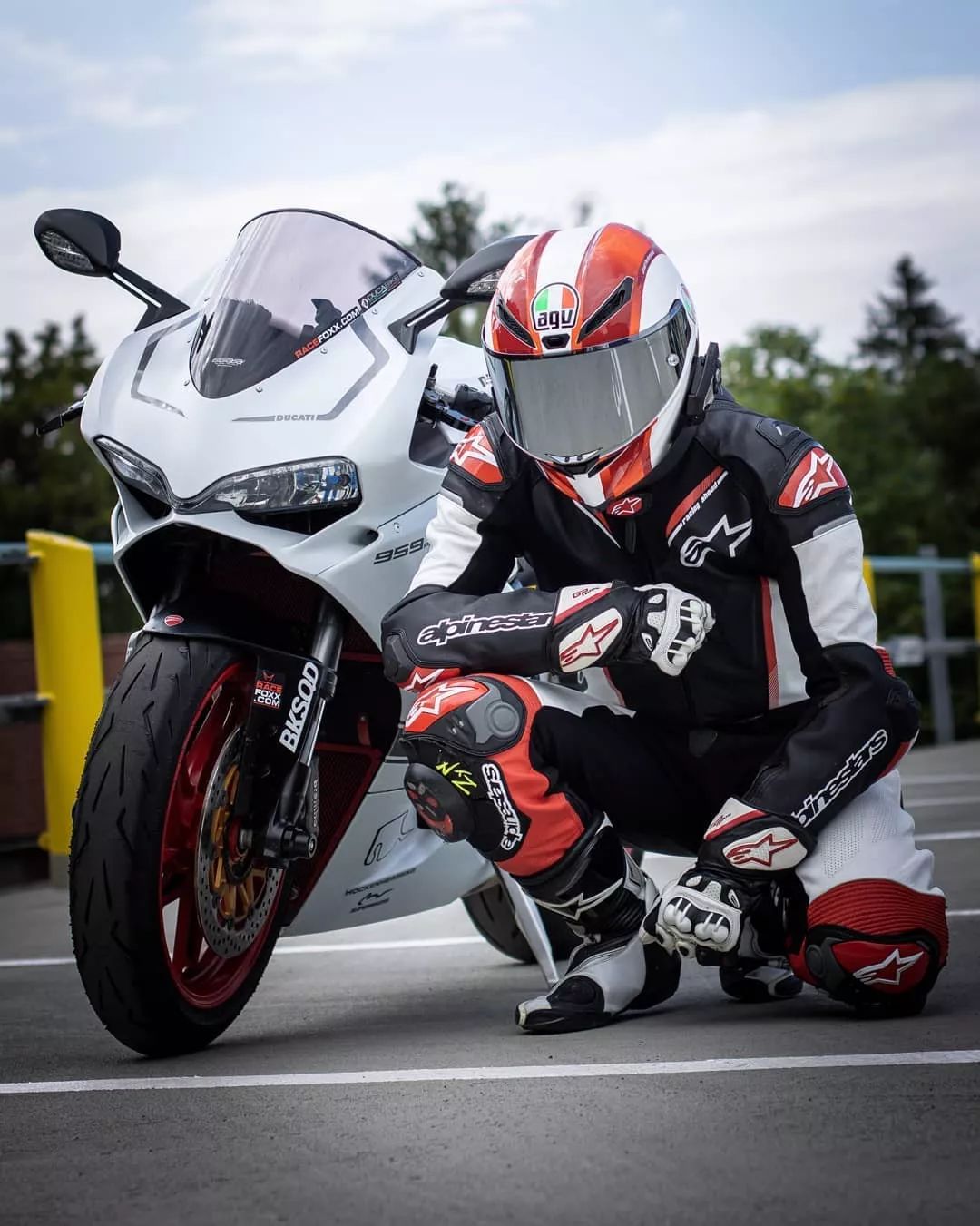 赞爆这期机车壁纸