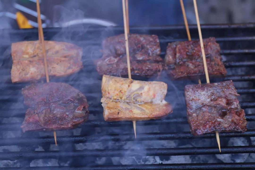 在普洱 有一种美食叫磨黑烧烤