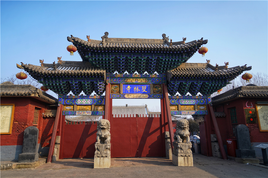 这个古寺庙距离平遥古城6公里距今1400多年有很多稀世珍宝