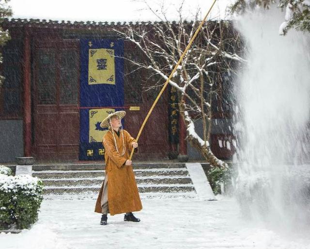 大寒时节里的白马寺比平日里多了一层白色美