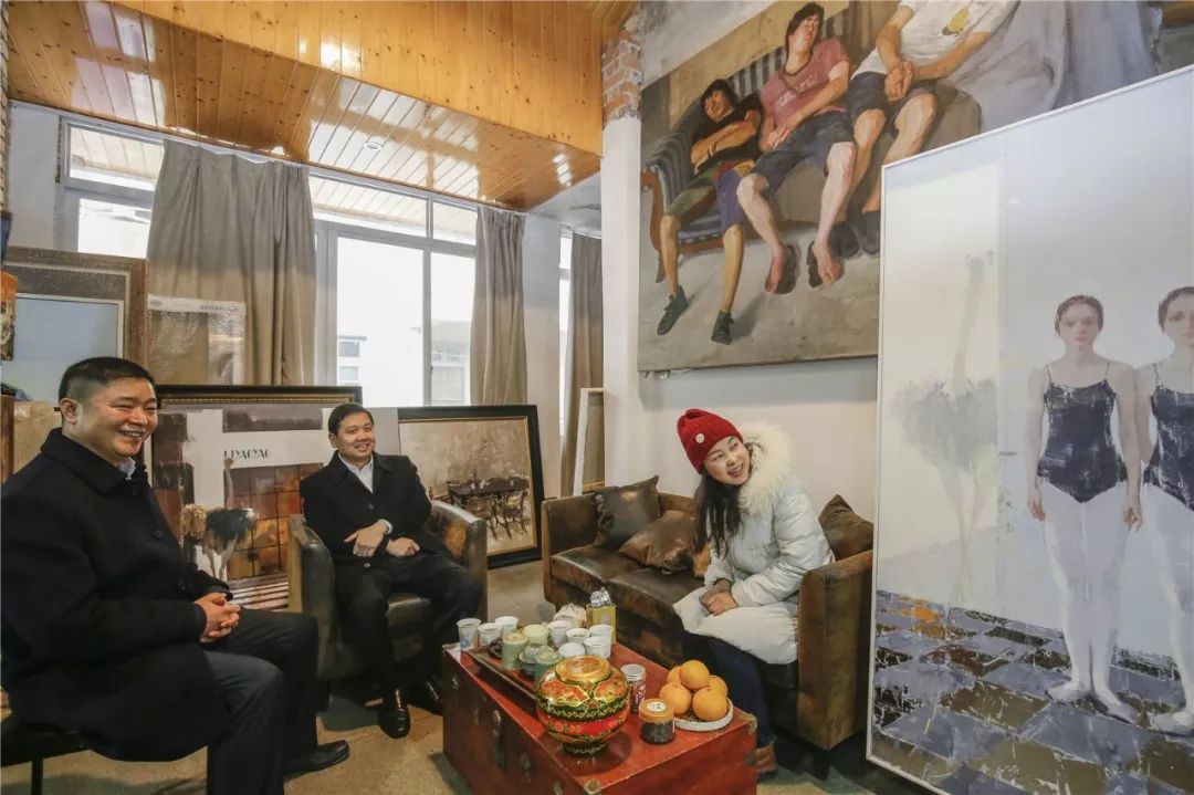 日下午,市委书记方晖在市委常委,宣传部部长范晓东,市委办主任屠俊勇