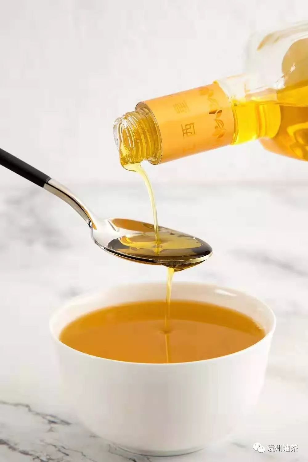 中国袁州茶油野生茶油与人工种植02油茶的烟点高达230度,适合煎,炸,炒