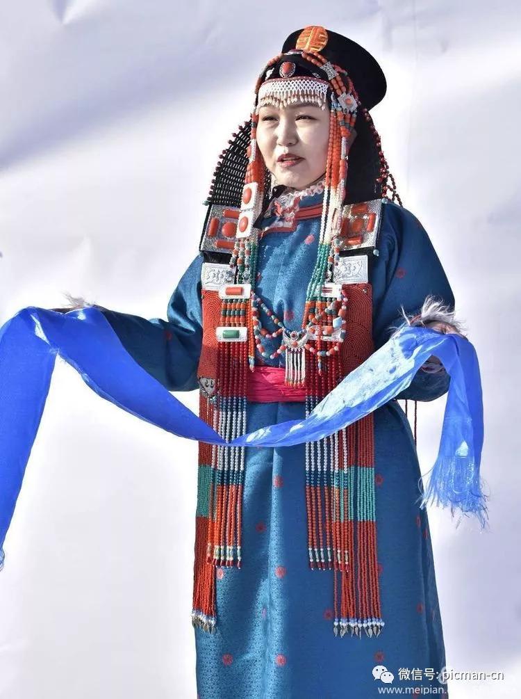 火山草色青,五言/赞草原察哈尔蒙古族服饰继承和发扬了传统蒙古族服饰