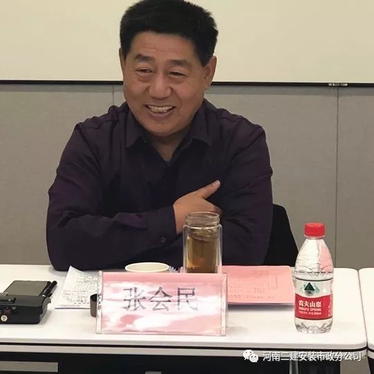 年度工作报告集团公司与会领导向经营有功人员颁奖集团公司与会领导向