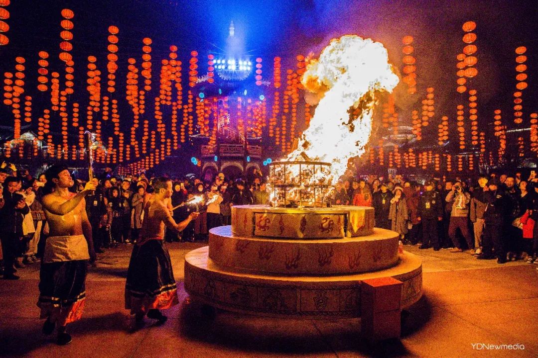 刷100次都不过瘾的荆州方特过年喊你看烟花