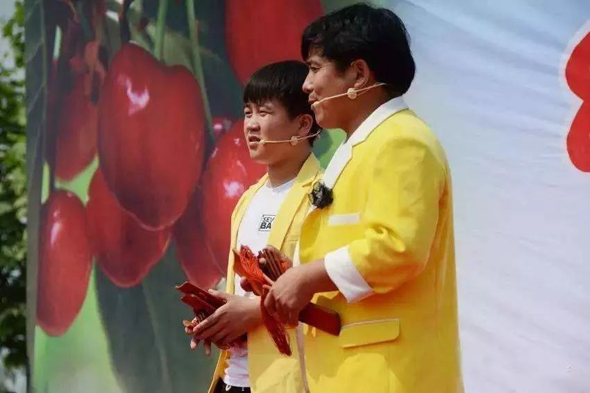 杨晓琼是山东郓城县张鲁集乡西苑庄一位普通的村民,曾以叫花子打扮的
