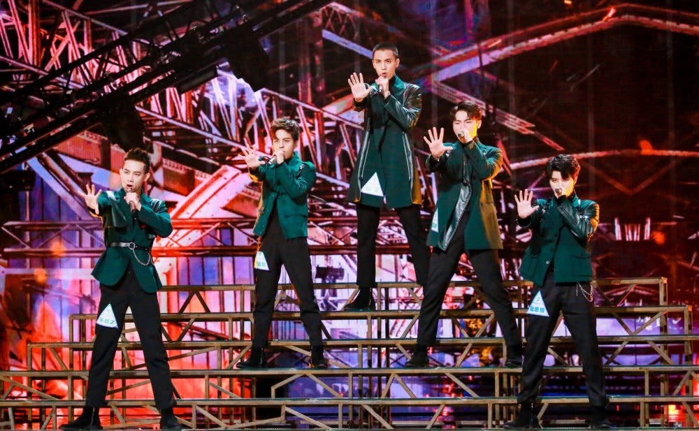 不过从rise组合的土味出圈方式,也是能够看出本身男团市场的悲哀.