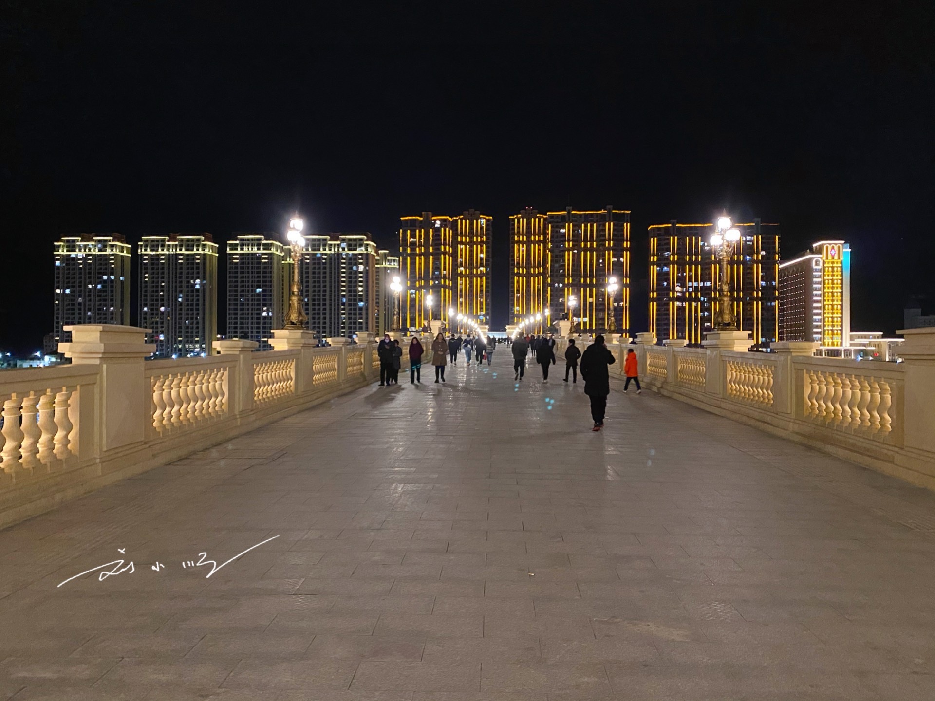 浙江省青田县"最美"网红人行桥,满满的欧洲风,却没人知道名字_红桥