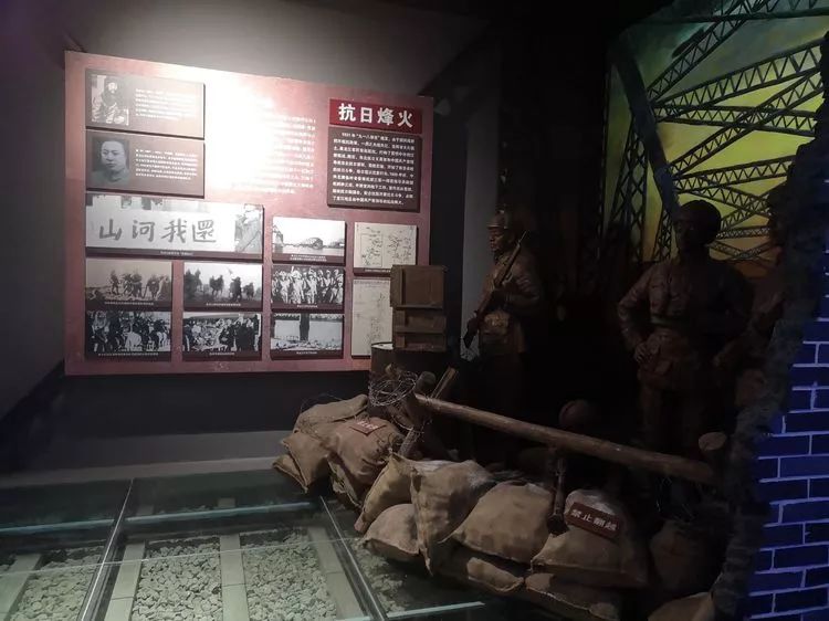 欢迎来到龙江县博物馆! 龙江县博物馆展示面积近2000平方米,地上三层.