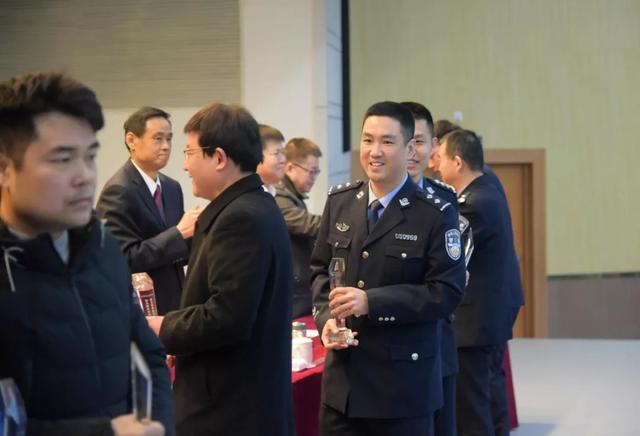 西安公安长安分局多个单位和个人荣获区委区政府表彰