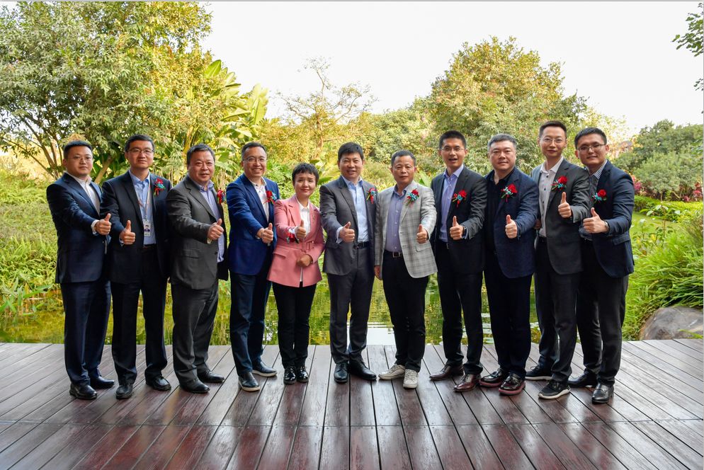 爱施德,荣耀签署年度战略协议,携手共赢创新篇