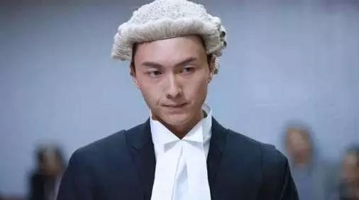 为什么tvb剧中的律师带假发现实中见到的律师怎么不带呢