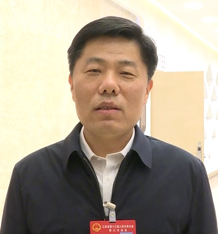 江苏省宿迁市沭阳县县长彭伟向人民网网友拜年