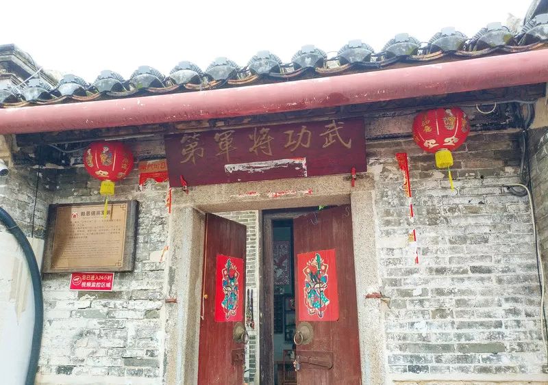 第一个印入眼帘的是赖恩锡将军第,屋主赖恩锡是赖氏"三代五将"之一