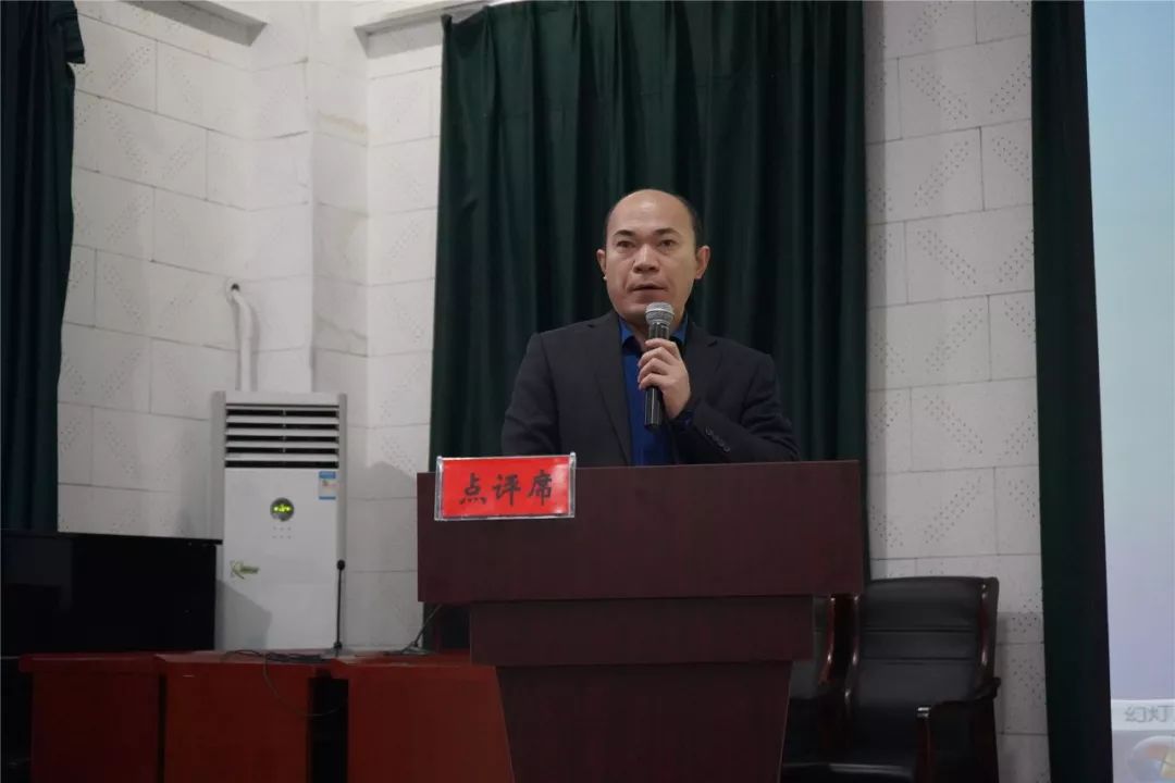 刘海涛校长点评并解答问题一中英才一二年级张金伟主任展示交流赵华林