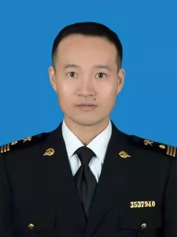 汪雪峰中共党员,曾参加原集团军军械员专业比武,获单项第一名,参加