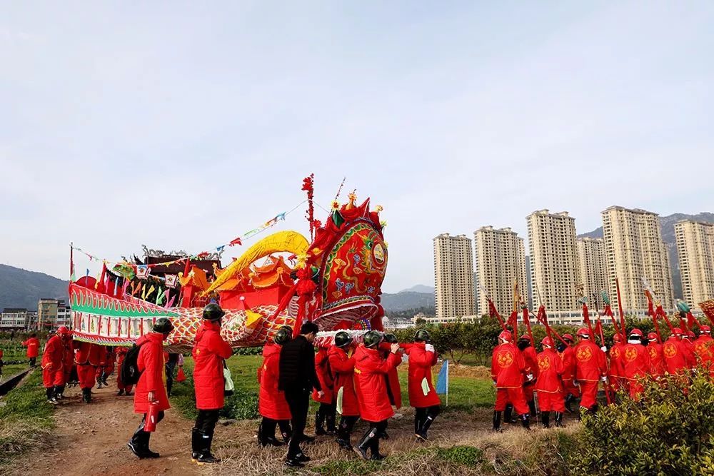 地點:橋下鎮八里村各條街內容:橋下鎮八里村的舞龍燈活動始於明末清初