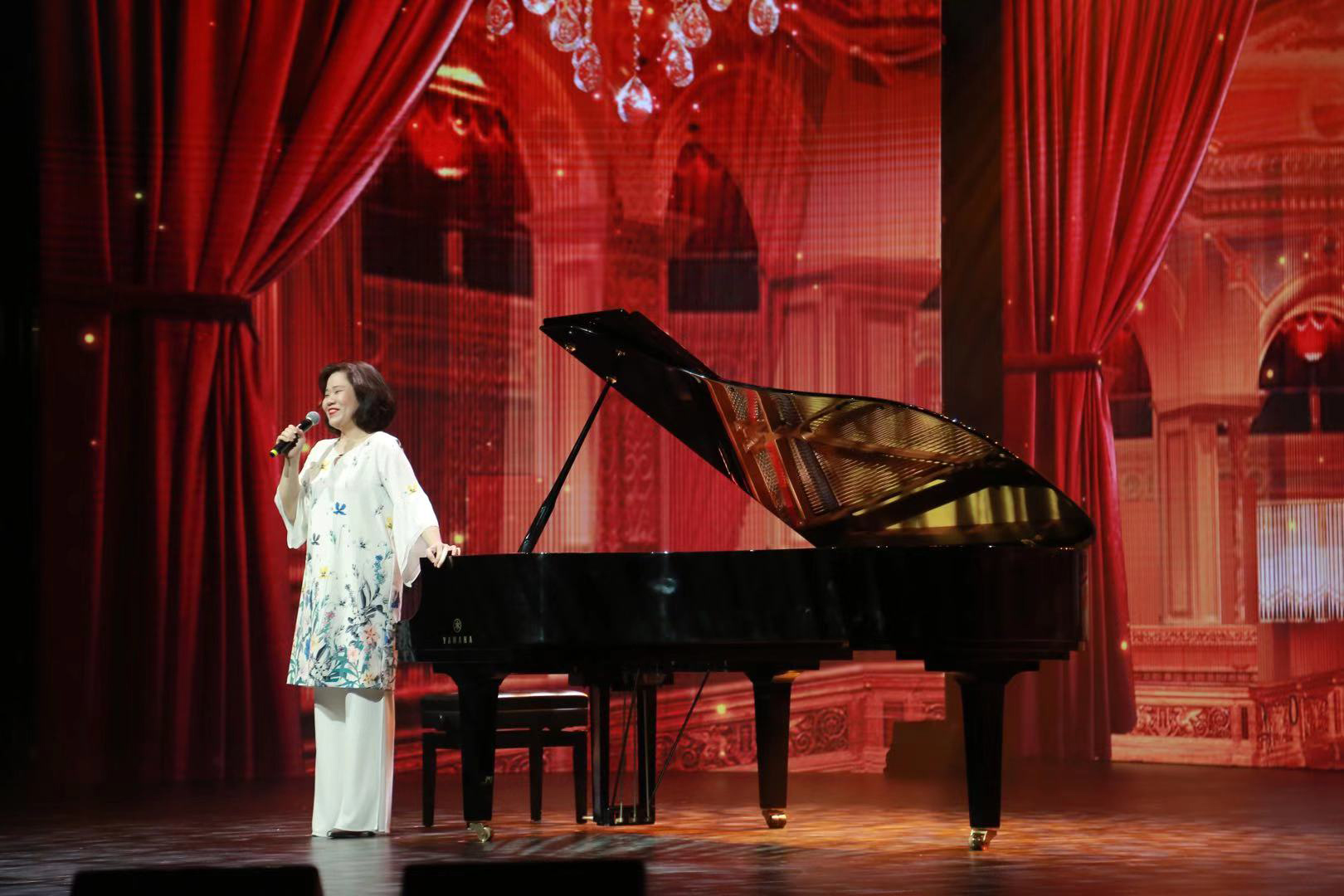 原创海上笙歌光耀新马克劳迪娅61杨激情奏响苏丹后查丽苏菲雅歌剧院