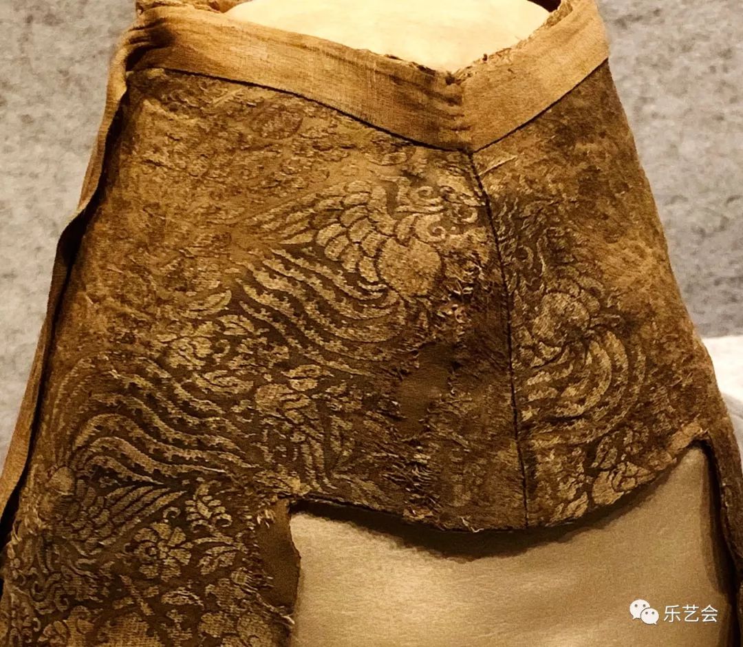 最早的织金罗——湖蓝色云纹织金罗元代河北省隆化县鸽子洞窖藏出土