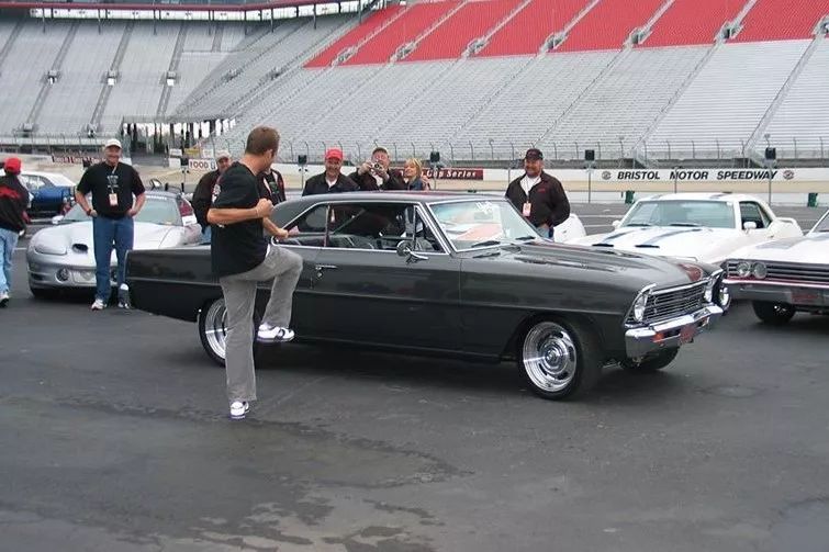 将老爸的珍藏车拍卖做慈善保罗沃克的女儿到底是什么天使