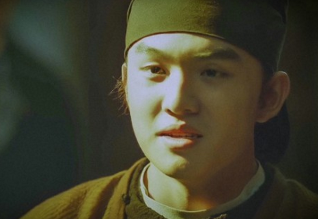 蔡小豆的扮演者叫做郑伟,参加这个儿童剧的时候还是个孩子,9年的时间