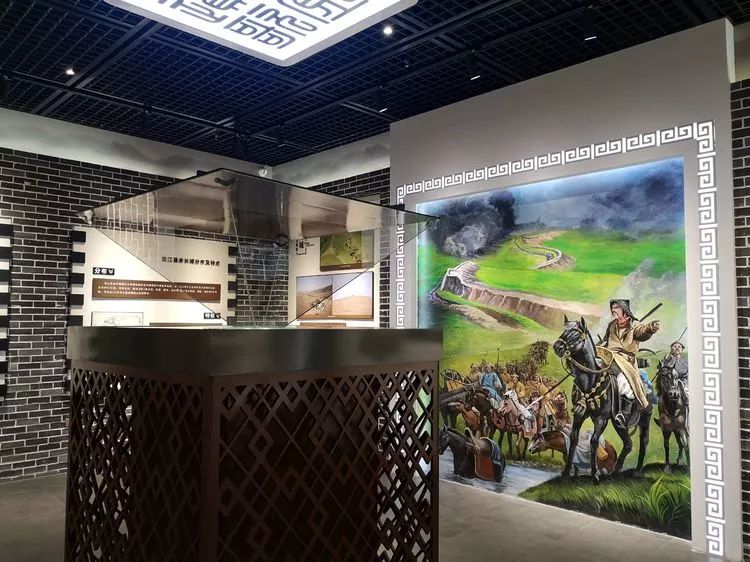 欢迎来到龙江县博物馆! 龙江县博物馆展示面积近2000平方米,地上三层.