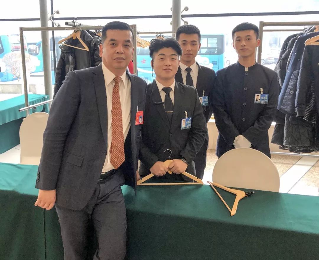 九万里风鹏正举滨才身影遍两会