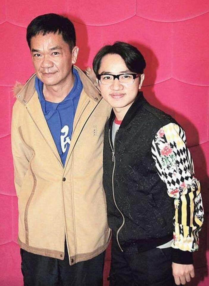 香港四大恶人与王祖蓝长得像曾被当成父子还真的一起演过父子
