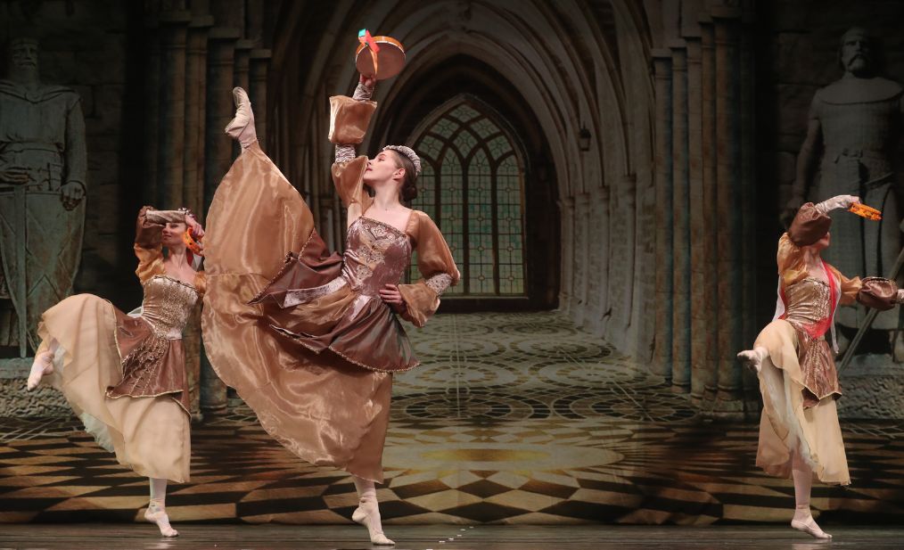 取材于民间传说,讲述了王子齐格费里德和公主奥杰塔曲折的爱情故事