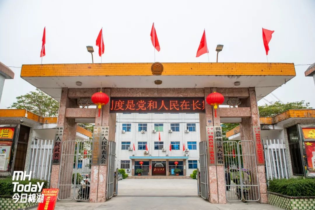 大手拉小手关爱暖人心凤江镇人民政府和揭西积善福利会携手举办爱心