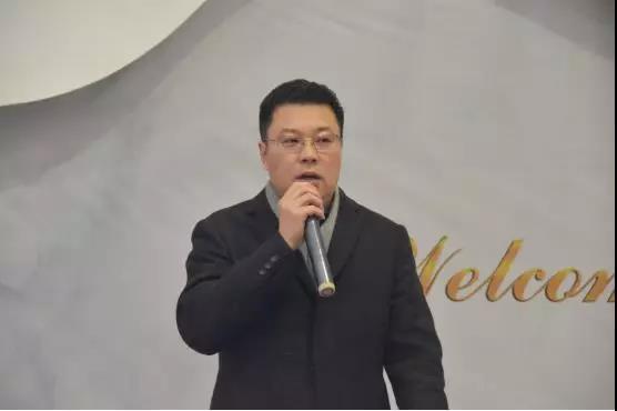 社渚镇人大主任陈金伟他表示,过去一年,是社渚镇青虾取得辉煌成就的