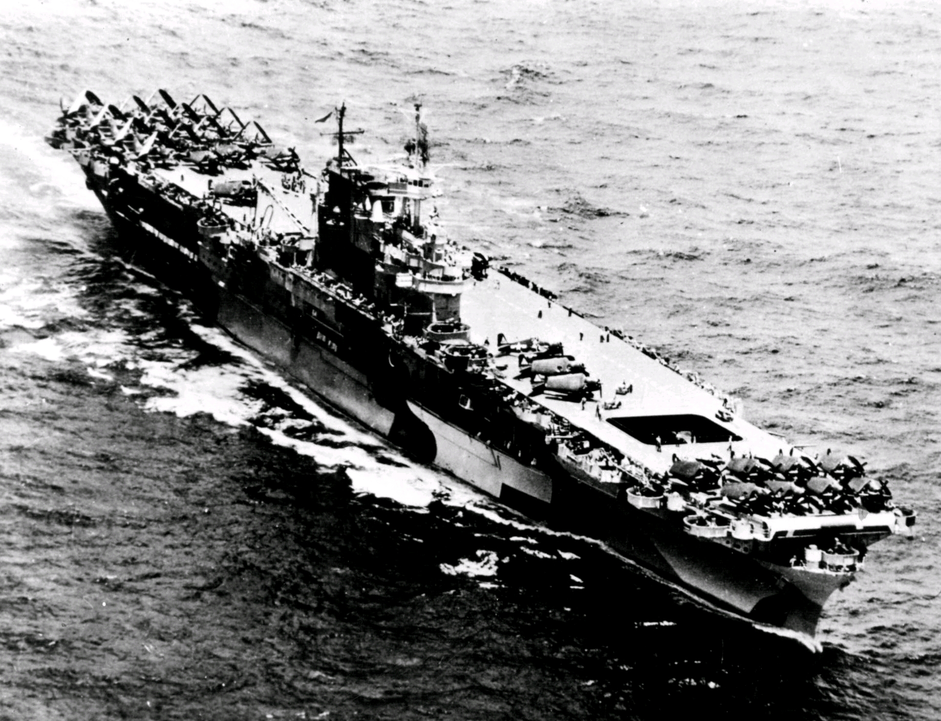 二战美军最新型航母及时开赴珍珠港阻止日军更疯狂进攻