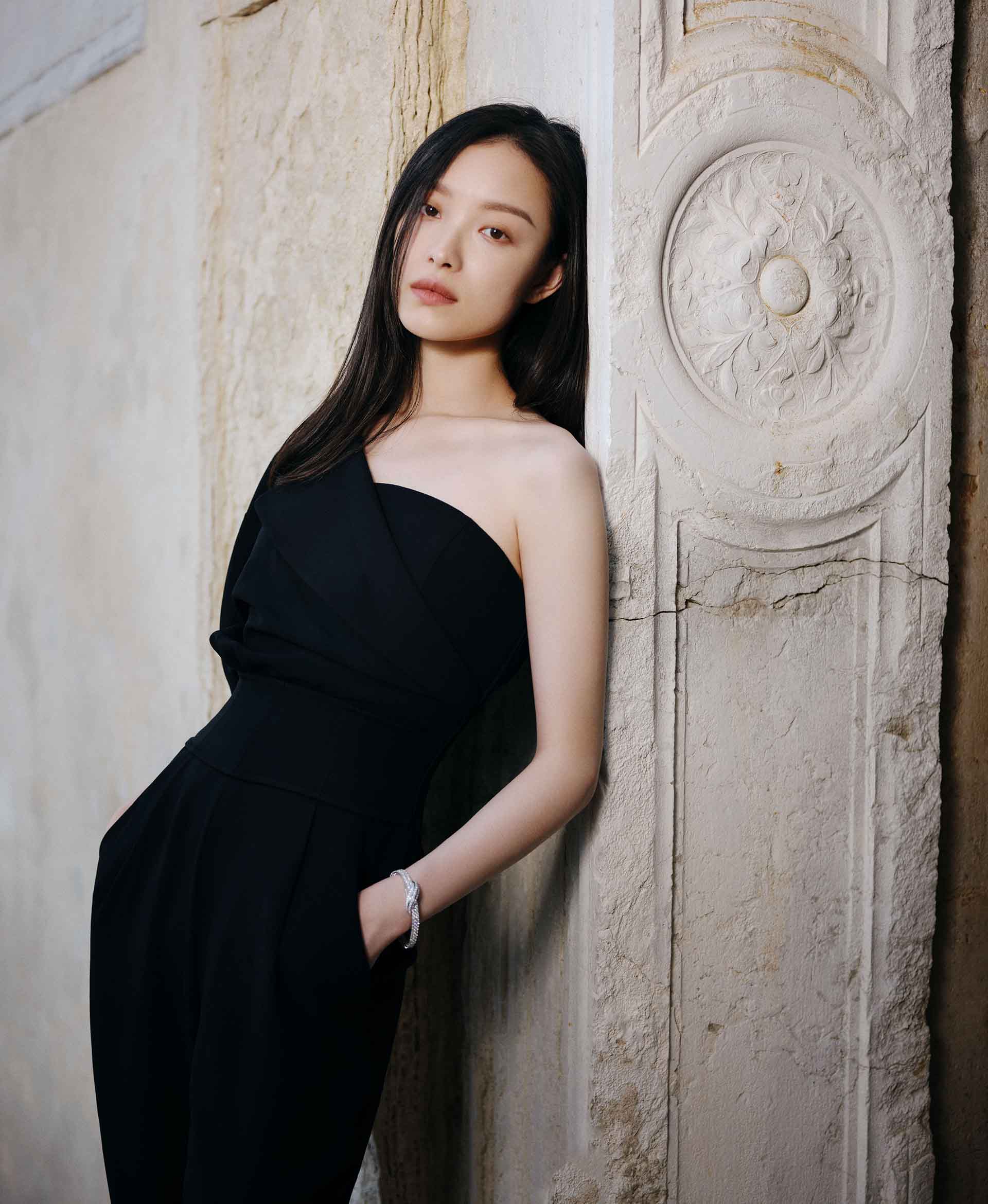 原创倪妮出席活动,深v衣领凸显迷人锁骨,性感露面美到尖叫