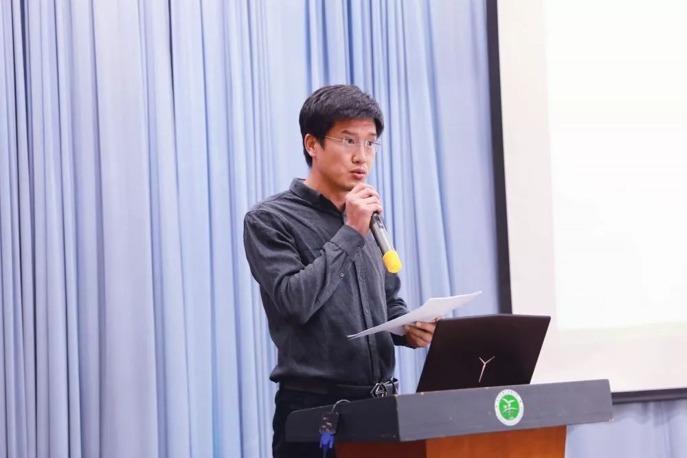 老师尹晓俊负责人校本课程到校挂职锻炼的李长山副主任做个人工作总结