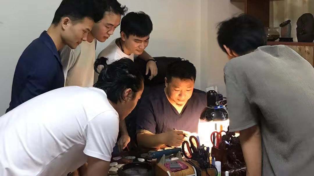 半路出家,满载而归-记道晟翡翠艺术工作室创始人禤大顺_雕刻
