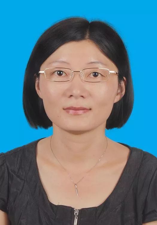 李珊仲裁员名家简介李珊,中伦律师事务所非权益合伙人律师,阿拉木图