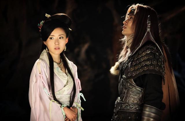 肯定会被人发觉,像当年孙悟空做弼马温的时候才一出南天门就被通